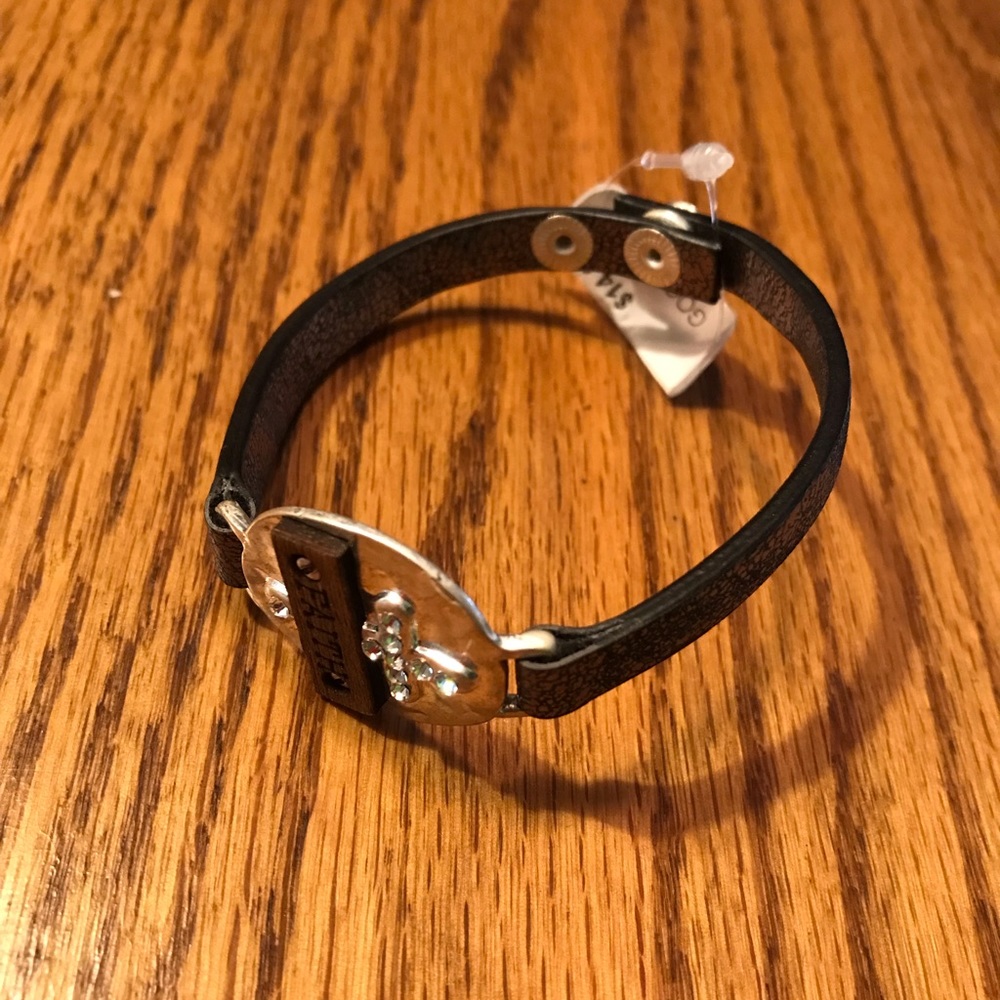 Leather snap bracelet